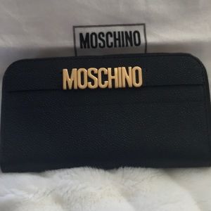 Moschino wallet logo plaque